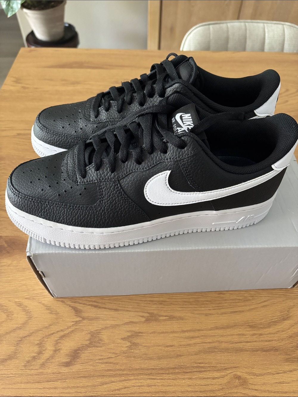 Nike Black/White Low-Top SneakersAIR FORCE 1 ‘07
